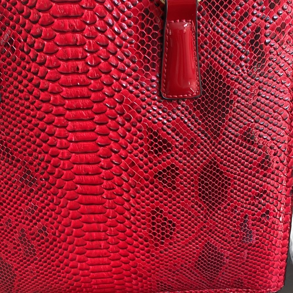 ♦️♦️LARGE RED SATCHEL PURSE♦️♦️ - Picture 3 of 4